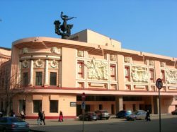 Культурное лицо Днепра: городской театр на своё 100-летие получил собственный конверт и марку - рис. 3