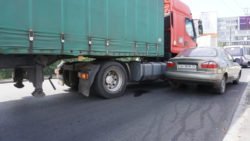 ДТП на Новом мосту: грузовик столкнулся с легковушкой - рис. 19