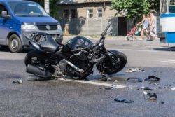 На Калиновой произошло ДТП с участием мотоциклиста: один пострадавший - рис. 21
