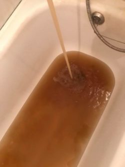 В Днепре из кранов течет коричневая вода - рис. 18