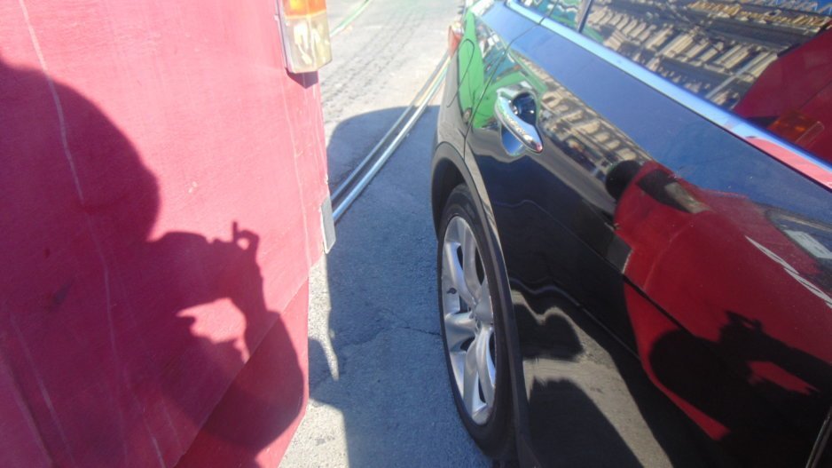 В центре Днепра водитель припарковался на трамвайных путях: образовалась пробка - рис. 2