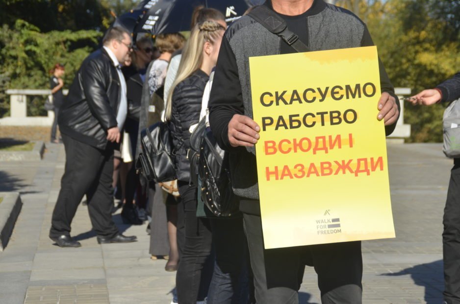 В Днепре прошла Всеукраинская акция против торговли людьми - рис. 7