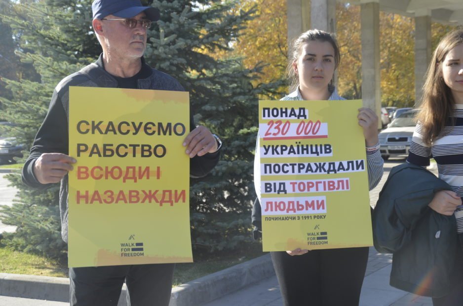 В Днепре прошла Всеукраинская акция против торговли людьми - рис. 1