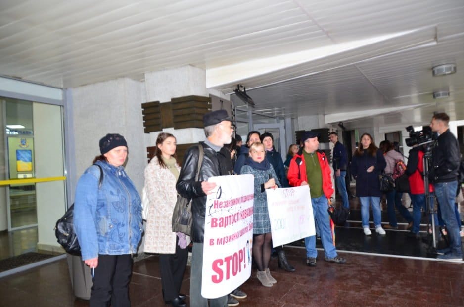 Днепряне митингуют против повышения платы за обучение в музыкальных школах - рис. 3