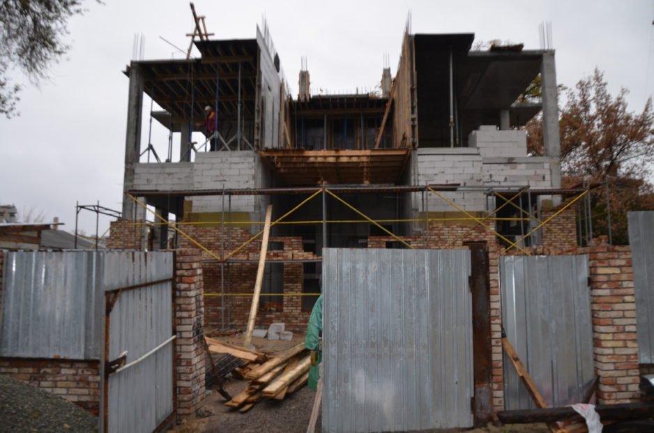 В центре Днепра строится очередная незаконная многоэтажка - рис. 2