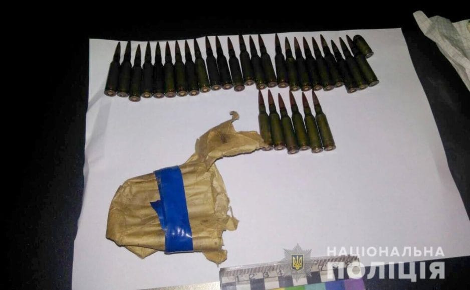 В Днепре мужчина гулял со взрывчаткой и боеприпасами - рис. 1