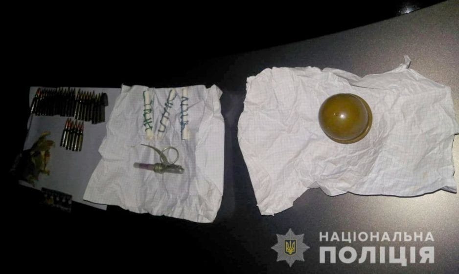 В Днепре мужчина гулял со взрывчаткой и боеприпасами - рис. 2