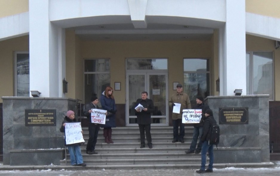 Как днепровские активисты пикетировали епархию - рис. 1