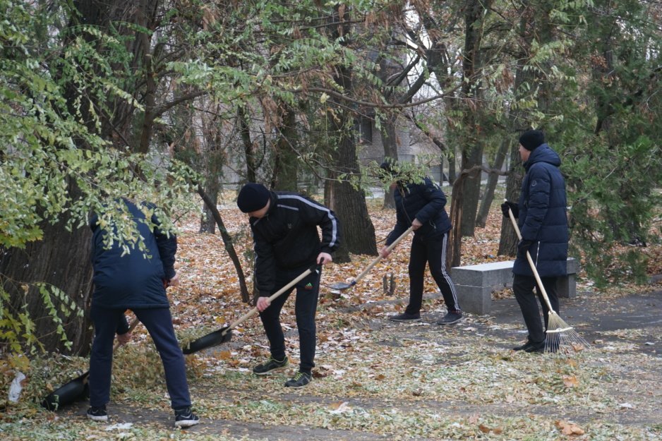 Жители Днепра взялись за свалку в Севастопольском парке - рис. 4