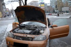 На перекрёстке Александра Поля и улицы Владимира Антоновича горел автомобиль - рис. 17