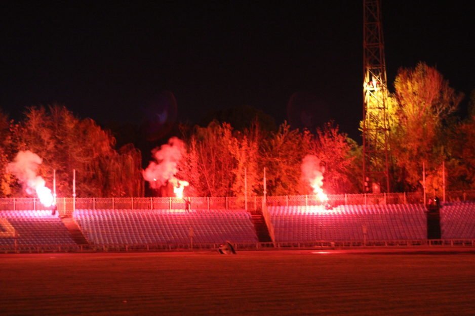 На стадионе Метеор зажгли фаера в честь столетия ФК «Днепр» - рис. 9