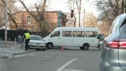 В Днепре столкнулись маршрутное такси и автомобиль Mazda - рис. 8
