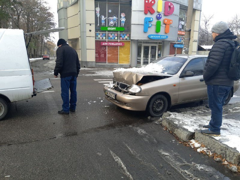В Днепре на пешеходном переходе проспекта Гагарина произошло ДТП - рис. 1