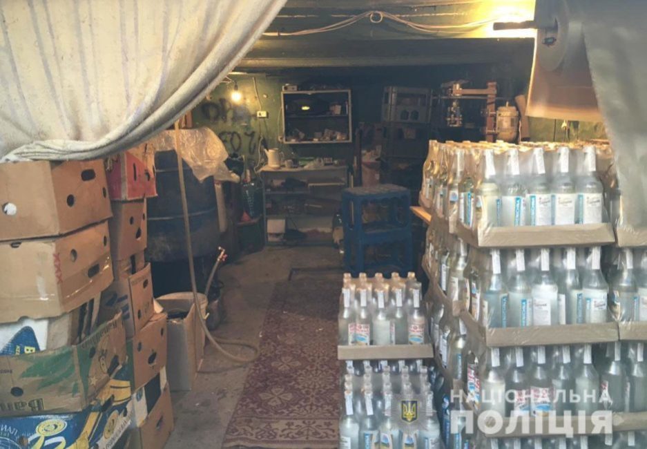 Полицейские изъяли поддельный алкоголь на сумму более полумиллиона гривен - рис. 2