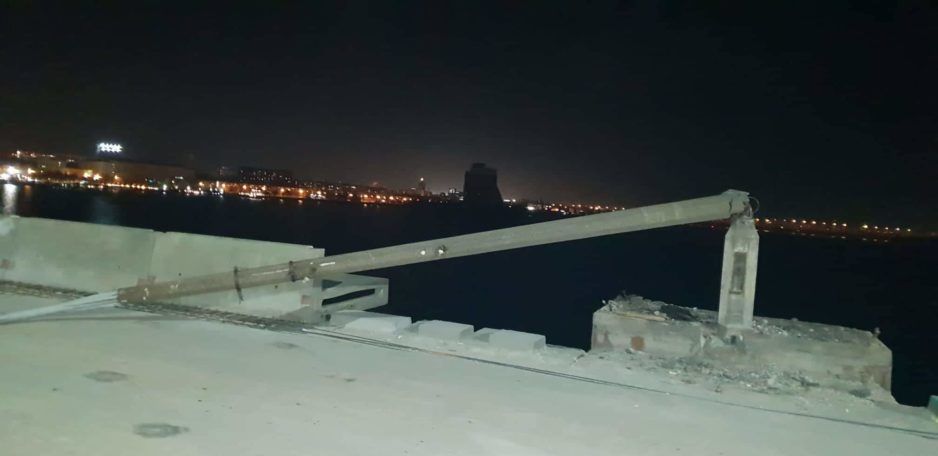 На Новом мосту в Днепре упал светофор и столб - рис. 3