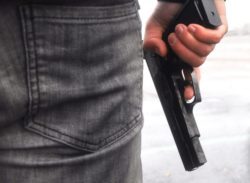 Ученик открыл стрельбу из пистолета в одной из харьковских школ - рис. 19