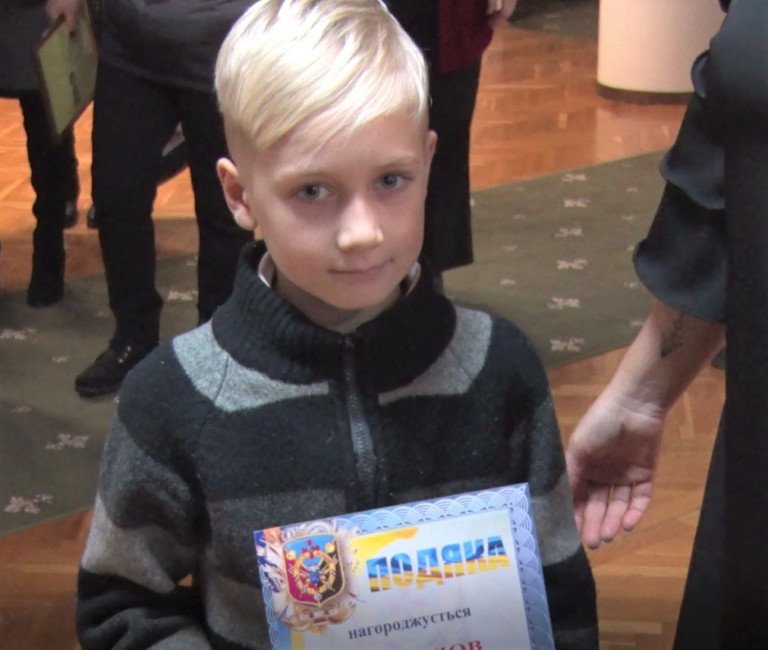В Днепропетровской областной государственной администрации наградили волонтёров - рис. 4