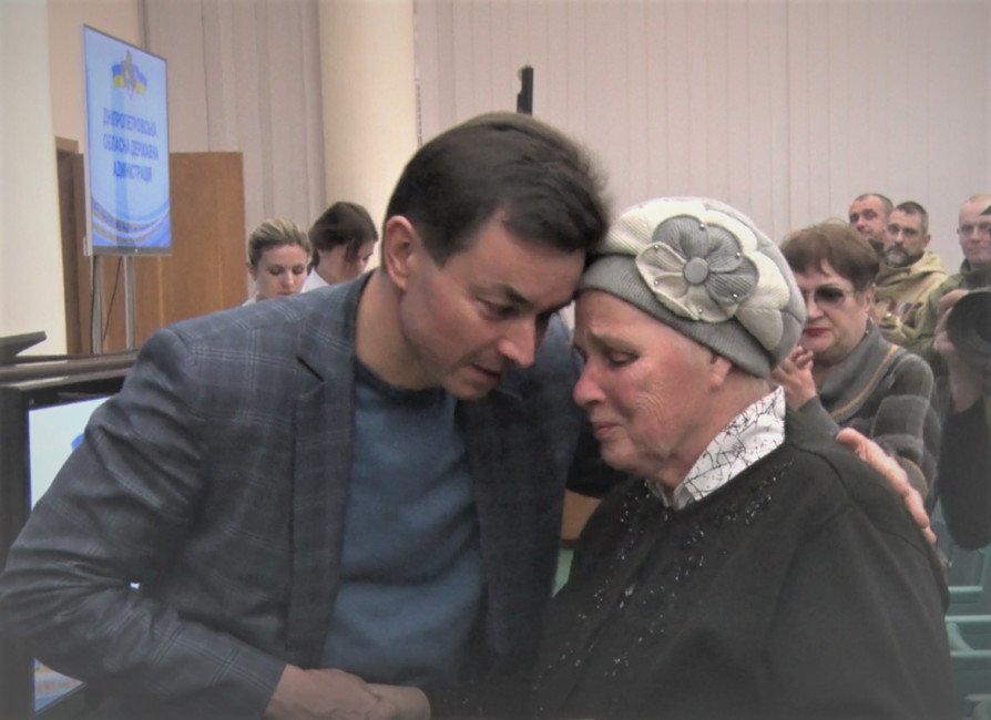 В Днепропетровской областной государственной администрации наградили волонтёров - рис. 3