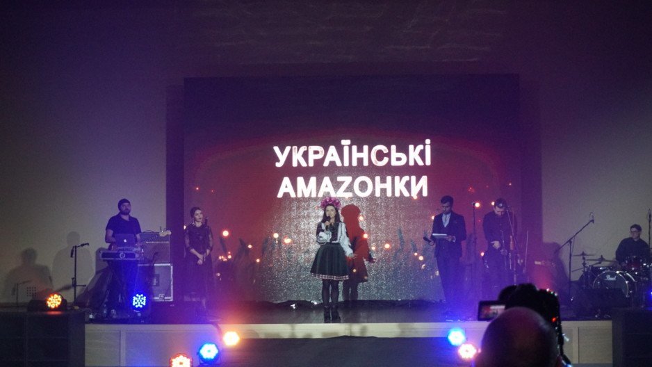 Сила и женственность: в Днепре состоялся уникальный показ мод в рамках проекта «Українські Амаzонки» - рис. 1