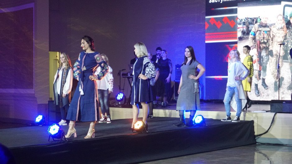 Сила и женственность: в Днепре состоялся уникальный показ мод в рамках проекта «Українські Амаzонки» - рис. 11