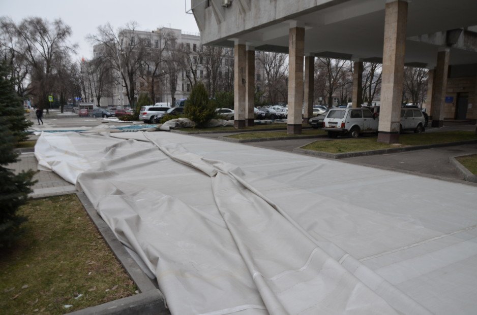 В центре Днепра упал огромный баннер «УКРОПа» - рис. 4