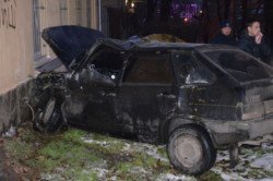 ДТП на улице Конисского в Днепре: «ВАЗ» столкнулся с автомобилем Днепрогаза и врезался в жилой дом - рис. 18