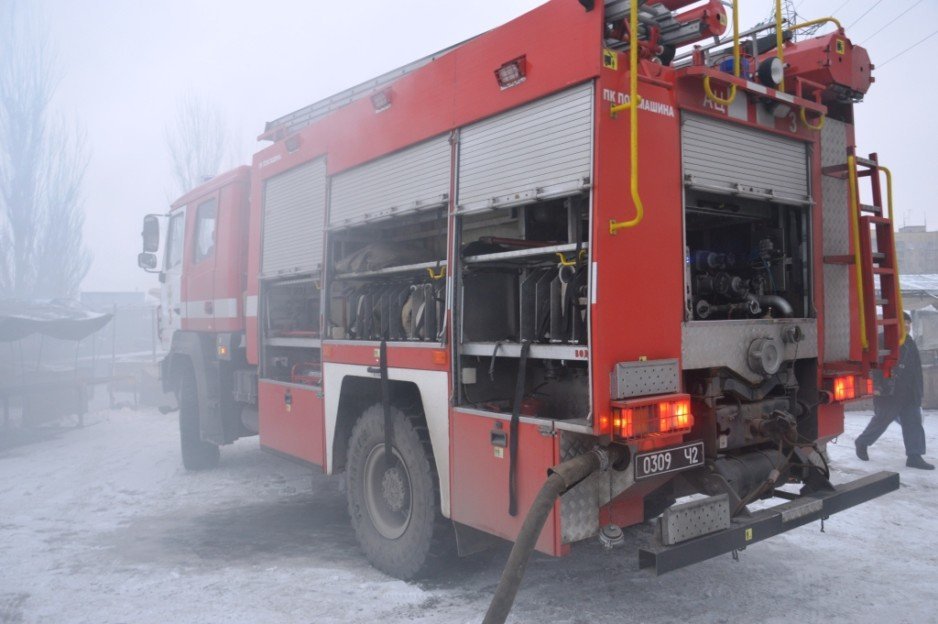 В Днепре произошел пожар: горело здание на Донецком шоссе - рис. 2