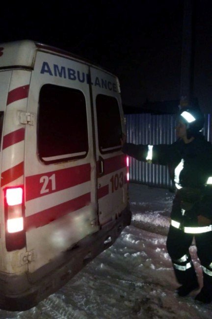 Спасатели Днепропетровщины продолжают оказывать помощь водителям на автодорогах - рис. 1