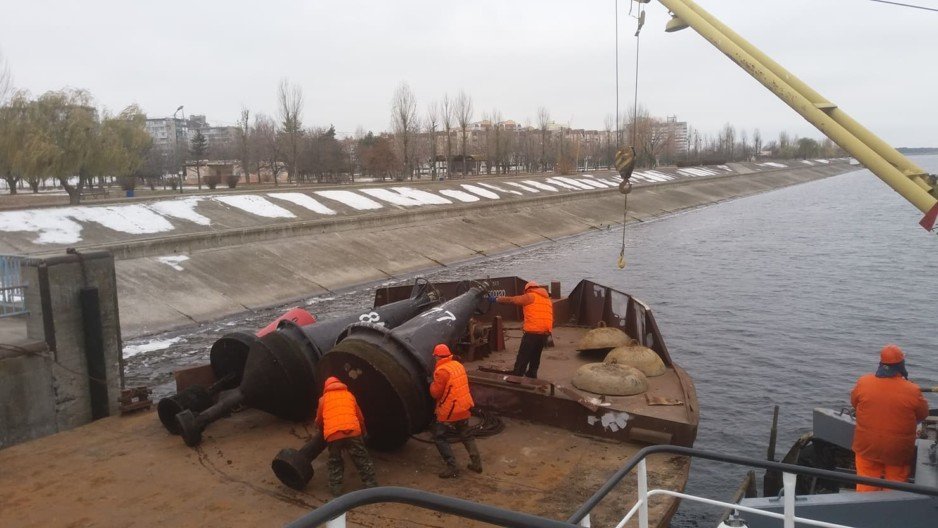 На реке Днепр сняли навигационную обстановку (фото) - рис. 1