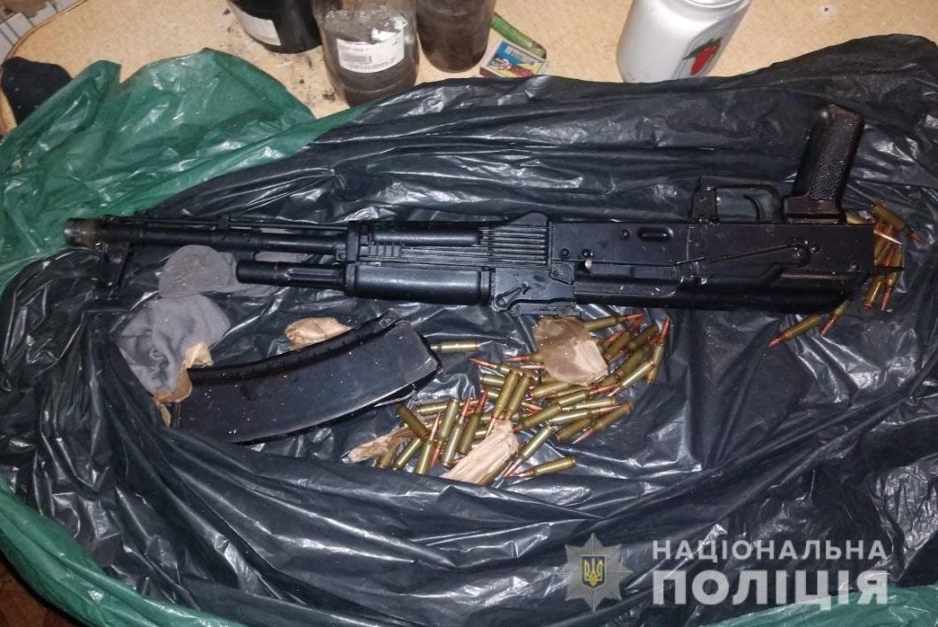В Новомосковске полиция изъяла арсенал оружия - рис. 1