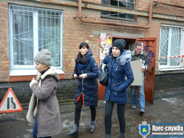 В Никополе эвакуируют людей из треснувшего дома - рис. 4