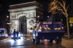 В Париже новые протесты «жёлтых жилетов» - рис. 5