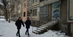 Петарды детям не игрушки: в Днепре подростки портят футбольное поле - рис. 17