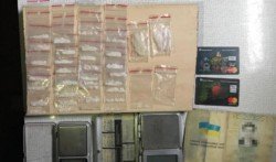 В Днепре полиция задержала подозреваемых в торговле наркотиками - рис. 20
