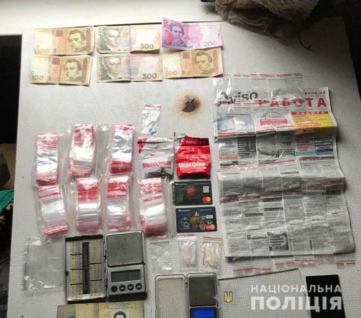 В Днепре полиция задержала подозреваемых в торговле наркотиками - рис. 3