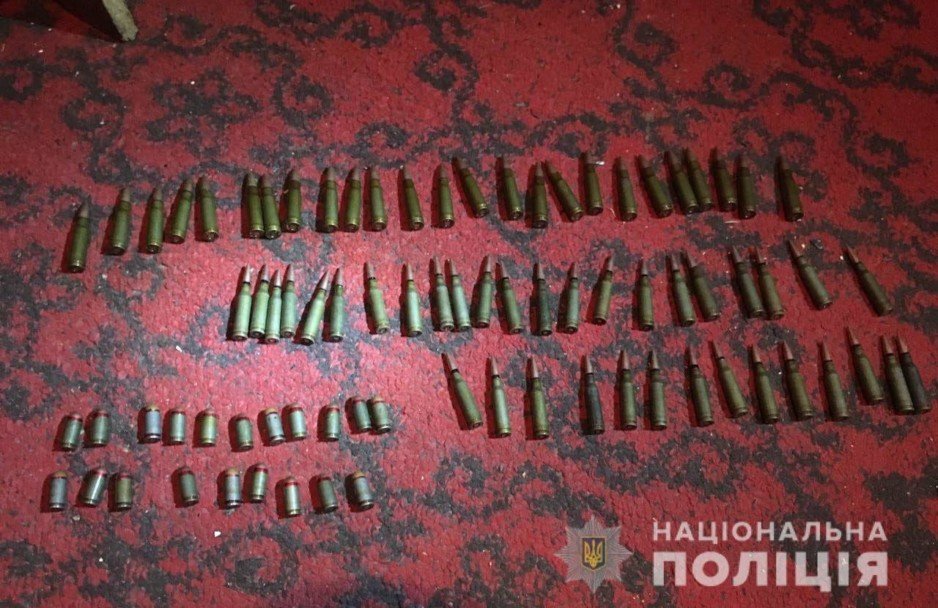 В Терновке полиция изъяла наркотики и патроны - рис. 2