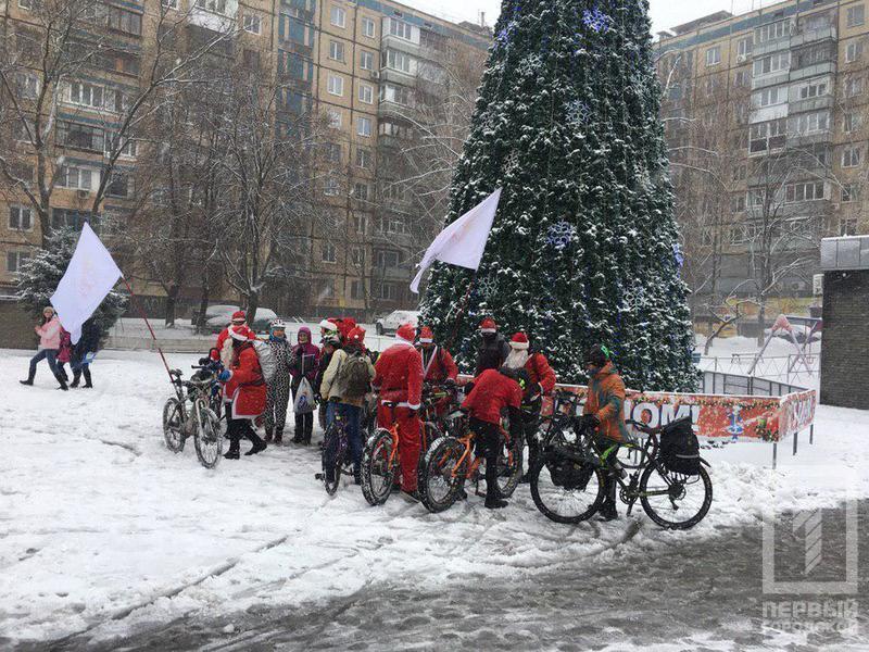 Дед Мороз на велосипеде: в Кривом Роге прошёл благотворительный велопробег - рис. 2