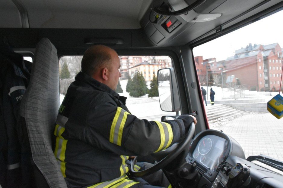 Днепровские спасатели сняли новогодний видеоролик - рис. 1