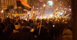 В Днепре прошёл факельный марш в честь дня рождения Степана Бандеры - рис. 17