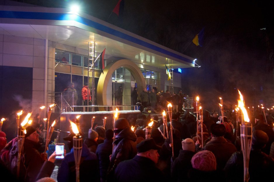 В Днепре прошёл факельный марш в честь дня рождения Степана Бандеры - рис. 8