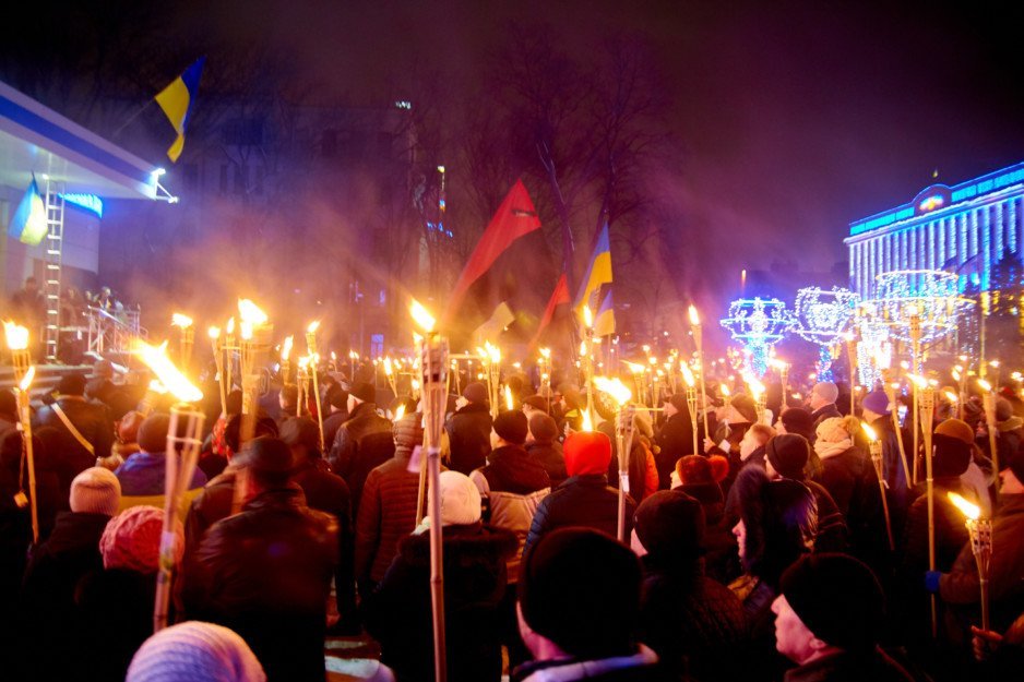 В Днепре прошёл факельный марш в честь дня рождения Степана Бандеры - рис. 1