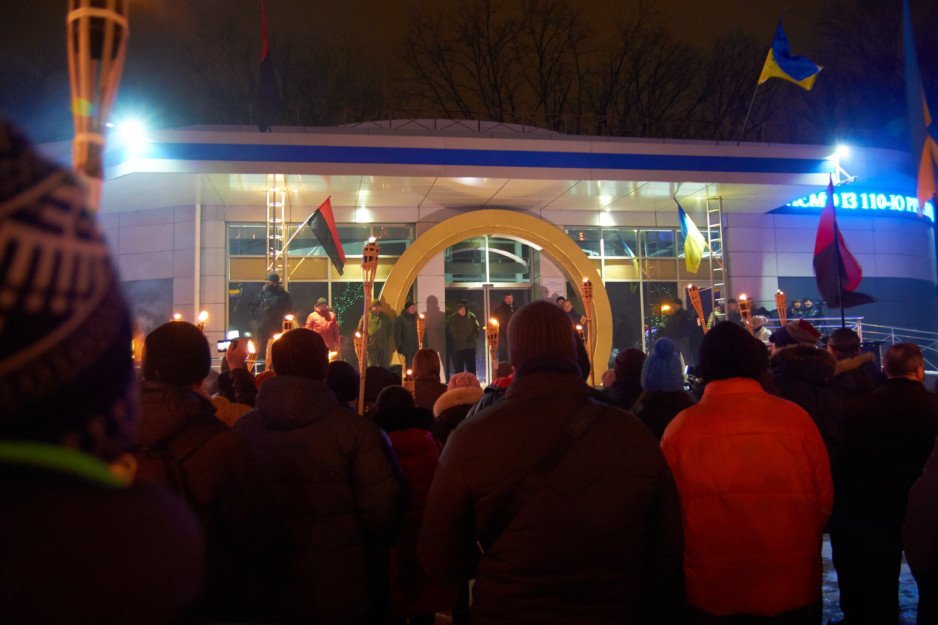 В Днепре прошёл факельный марш в честь дня рождения Степана Бандеры - рис. 10