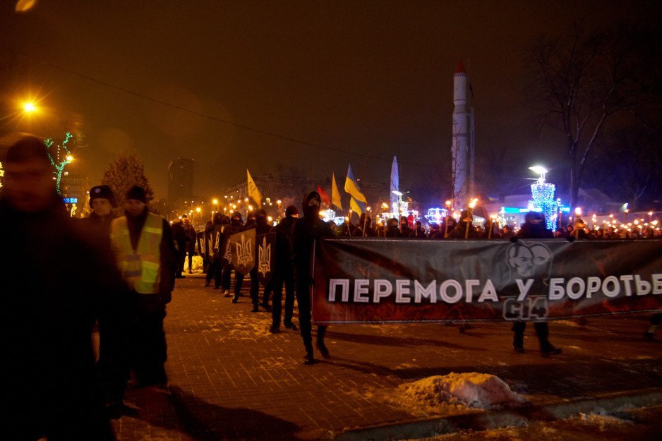 В Днепре прошёл факельный марш в честь дня рождения Степана Бандеры - рис. 12