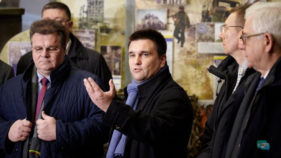 В Днепре министры иностранных дел 5 стран посмотрели документальный фильм о событиях на востоке Украины - рис. 2