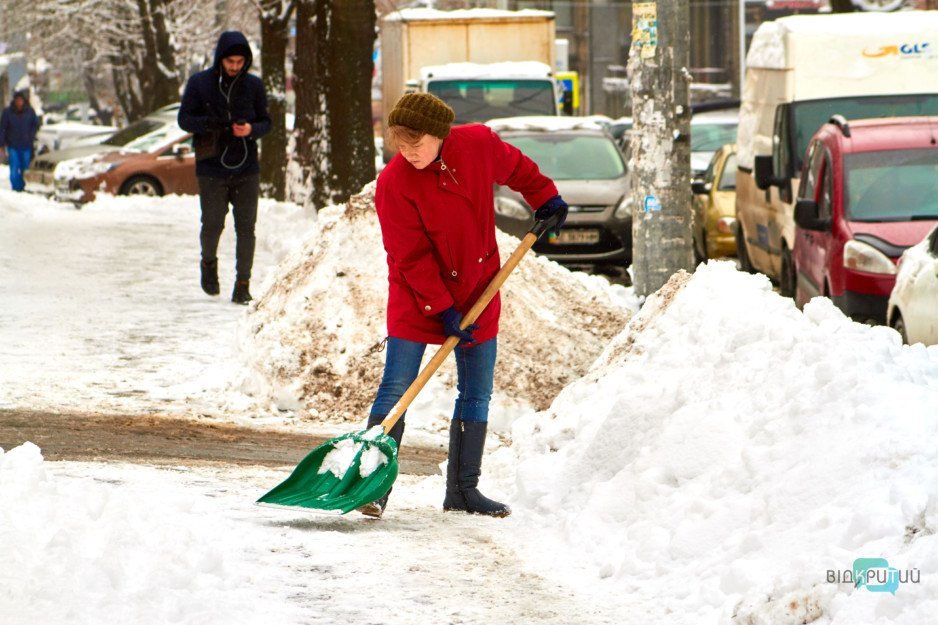 Снежный циклон пришел в Днепр: как справляются коммунальщики - рис. 7