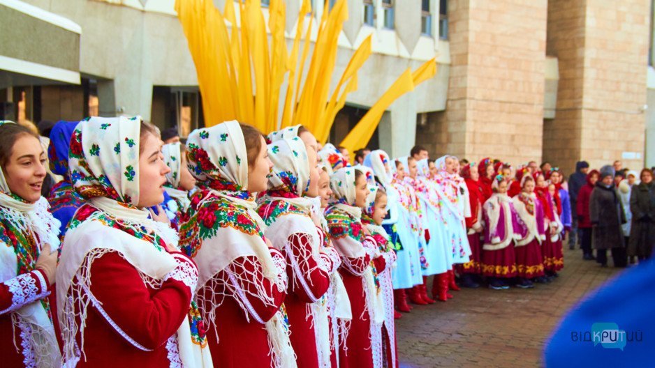 В Днепре состоялся патриотический флешмоб ко Дню Соборности Украины - рис. 3