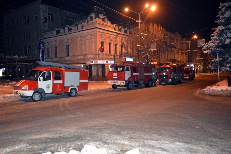 На Екатеринославском бульваре в Днепре горел торговый комплекс - рис. 2