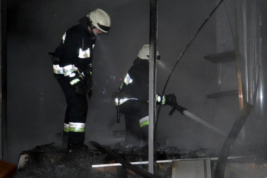 На Екатеринославском бульваре в Днепре горел торговый комплекс - рис. 3