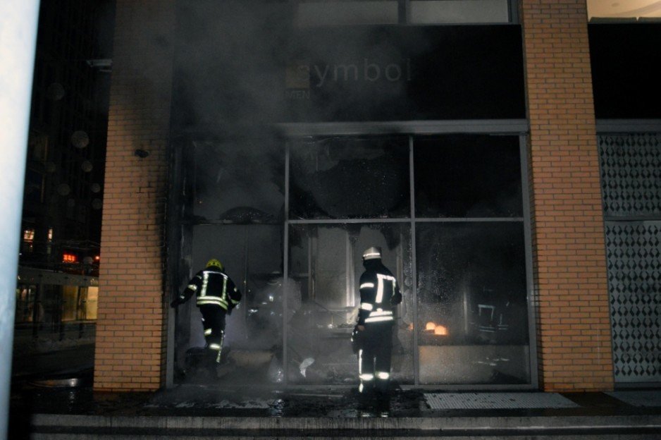 На Екатеринославском бульваре в Днепре горел торговый комплекс - рис. 4