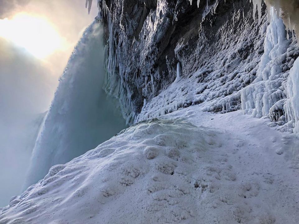 В Северной Америке замёрз Ниагарский водопад - рис. 1